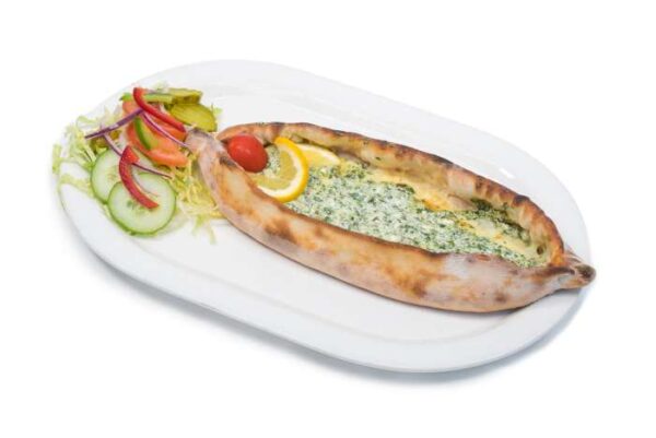 Pide feta kaas spinazie met verse groente
